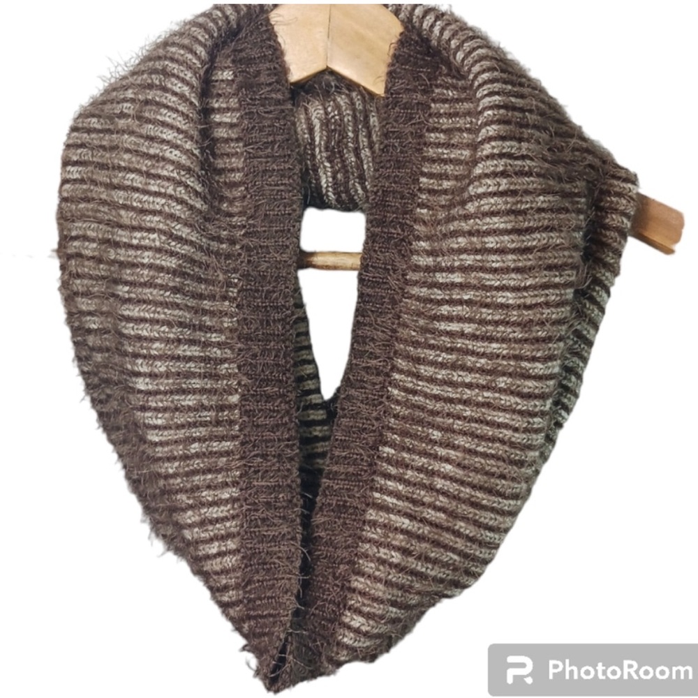 Simply Noelle Cowl Scarf Women's Brown Cream Fuzzy Cozy NWT